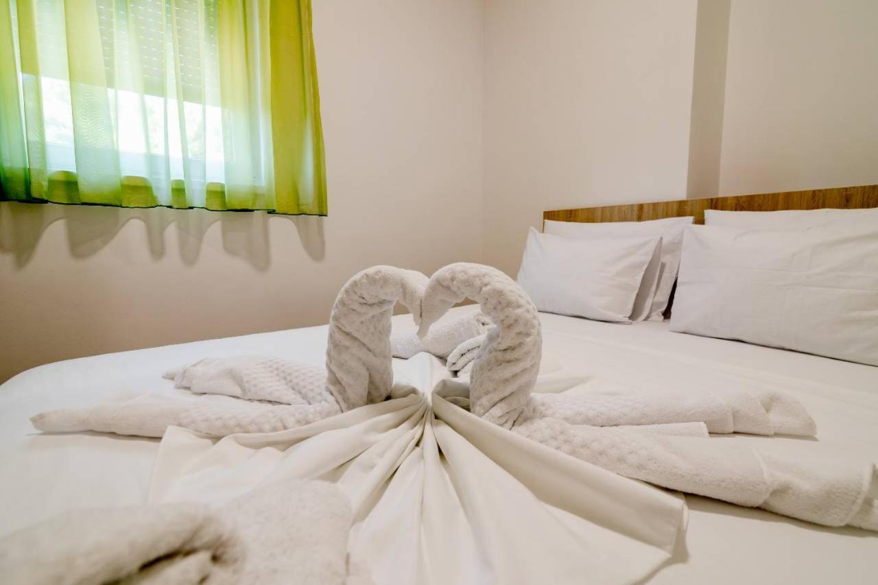 Apartmani Luka Мелине Екстериор снимка