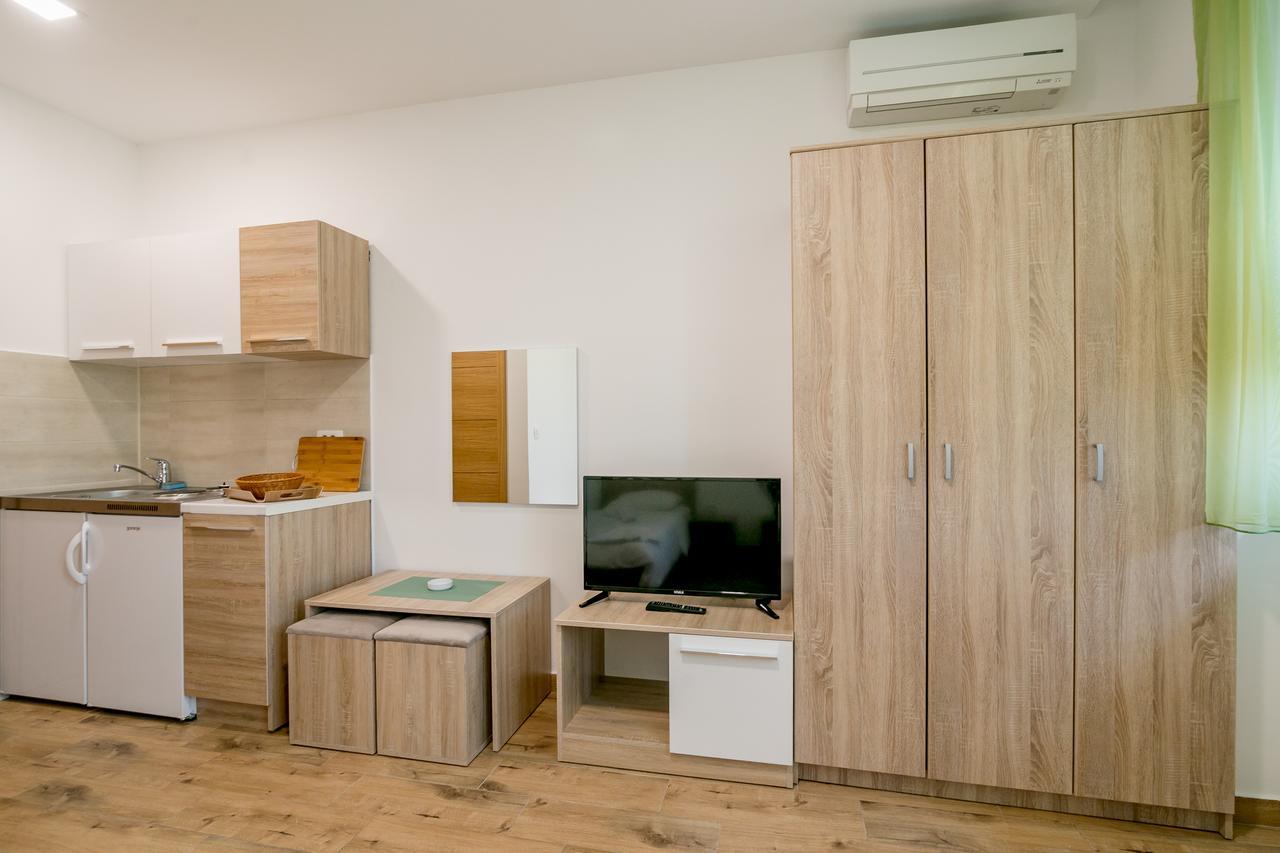 Apartmani Luka Мелине Екстериор снимка