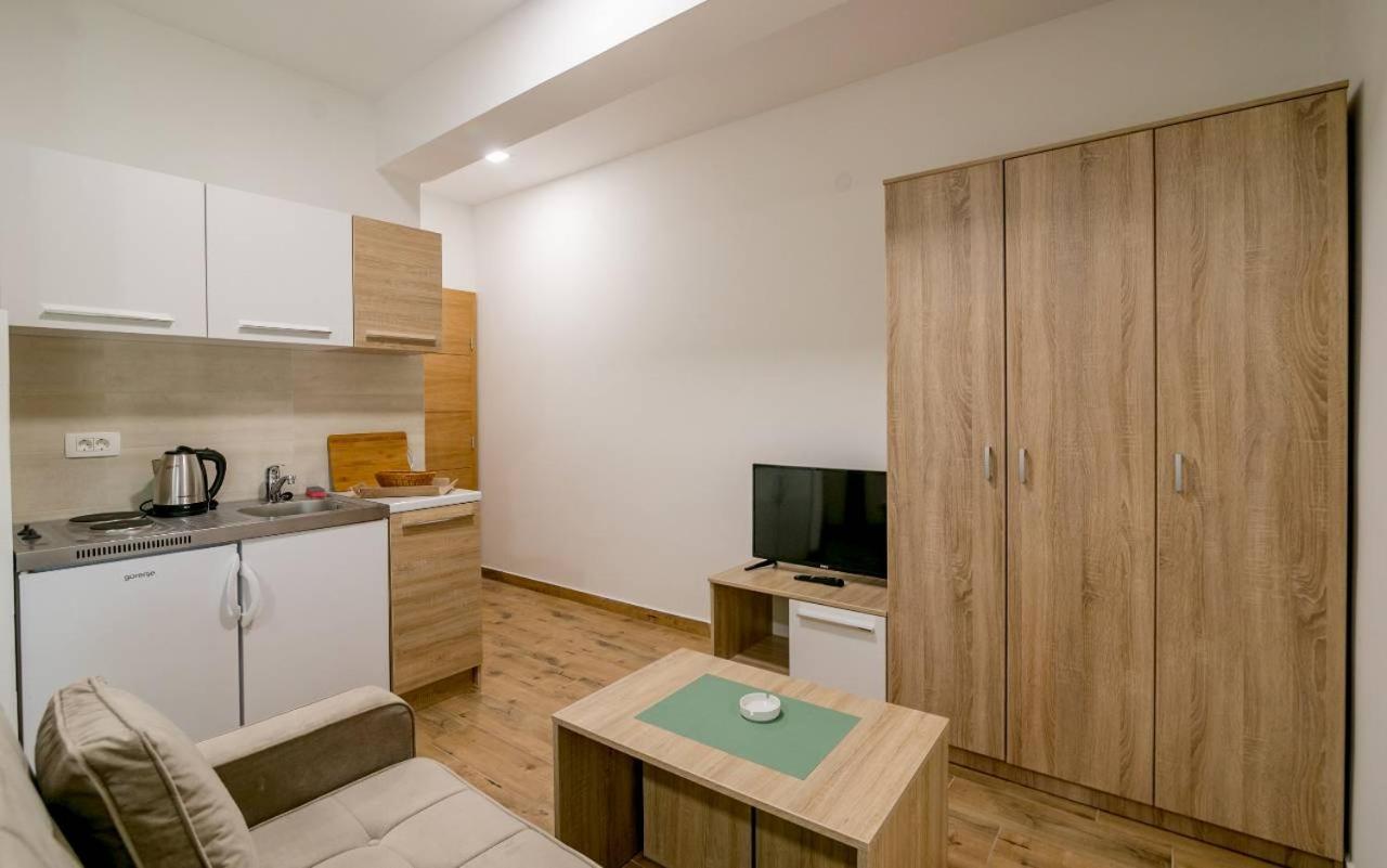 Apartmani Luka Мелине Екстериор снимка